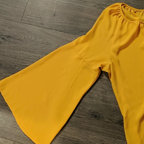 Mustard Yellow Flowy Top, XL (?) - Picture 2 of 3